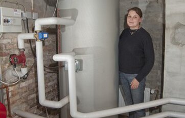 Du kan spare penge på varmeregningen, hvis du udskifter det gamle fyr med en luft til vand-varmepumpe.