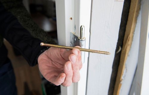 Karmskrue med fuldt gevind