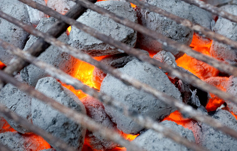 rensning af grillrist med høg varme
