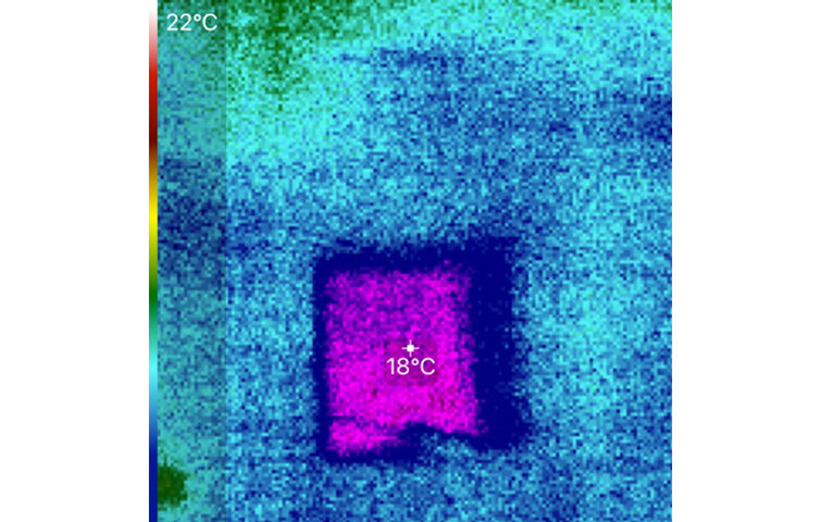 termografering1 Termograferingsfoto taget med Seek Thermal Compact XR af et vindue.