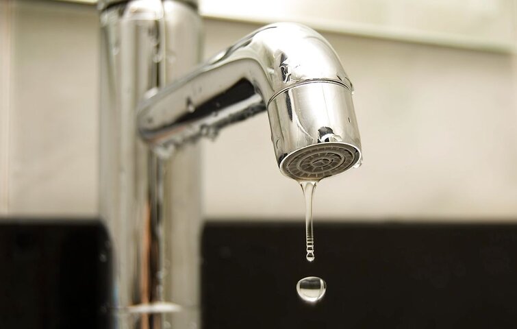 dryppende vandhane