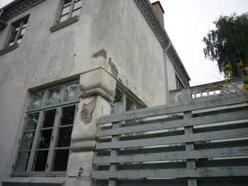 Frostskade i pudset facade