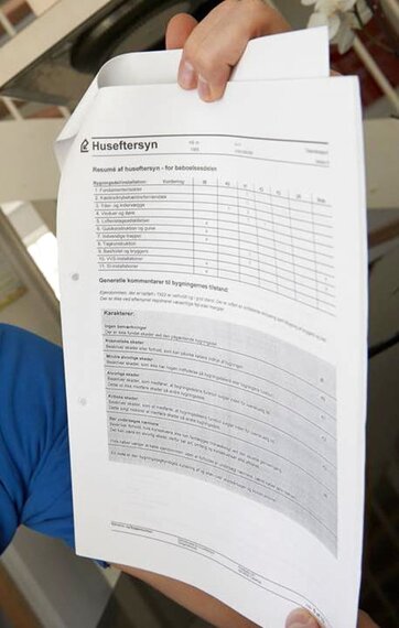 Få styr på papirerne, når du sælger din bolig selv.