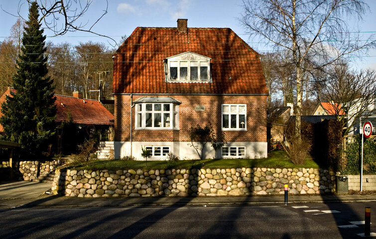 Hus set fra vejen