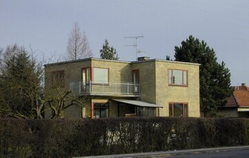 I funkishuset er hus og have ofte tænkt som en helhed i designet.