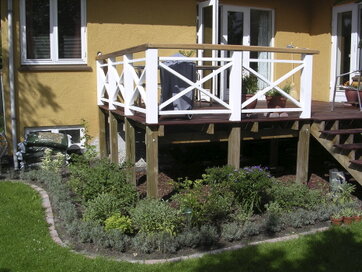 Hævet træterrasse.
