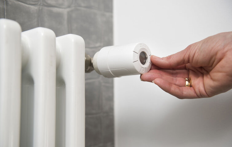 radiator. termostat. spar penge. varme.