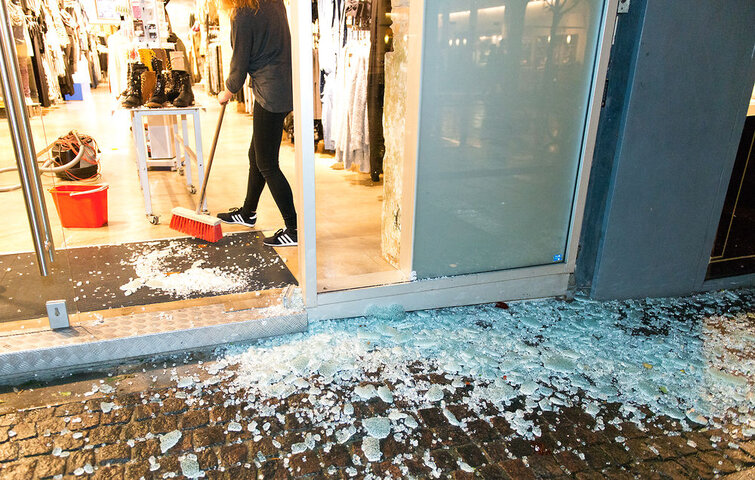 Hærdet glas som sikkerhedsglas.