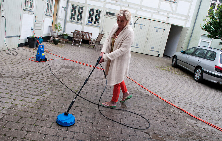 Vælg et 'mundstykke' til din højtryksrenser for at skåne din stenterrasse, også kaldt en patio cleaner. Foto: Tommy Verting.