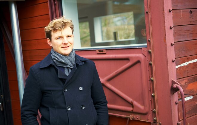 Jørgen Krag Eriksen har brugt et helt års arbejdstid på at renovere togvognen og bygge tilbygningen, men resultatet har været sliddet værd.