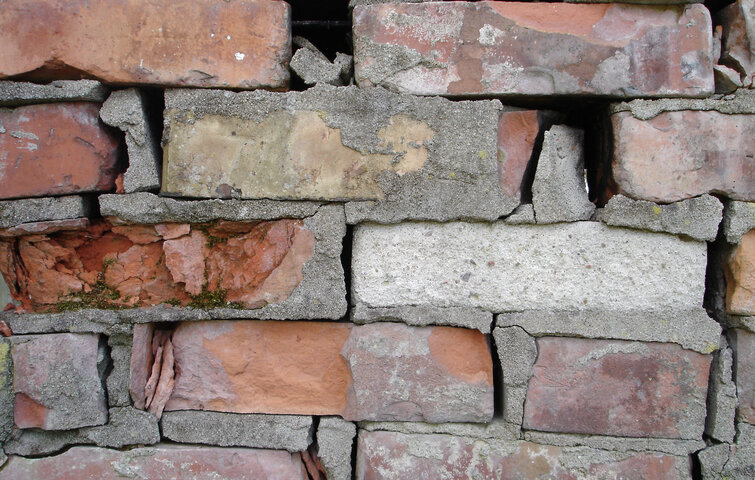 ødelagt mur