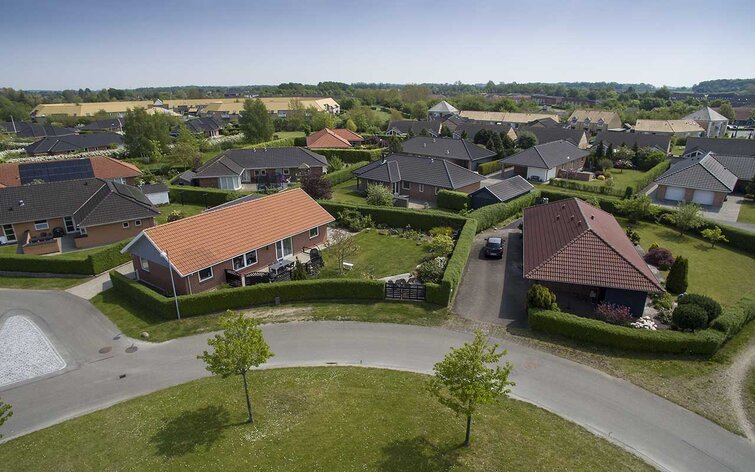Via den digitale tinglysning kan du se, hvem der bor i et hus og hvad de skylder.