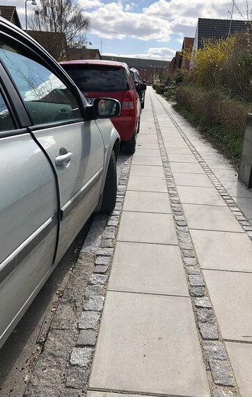 Parkering på fortov er ulovligt