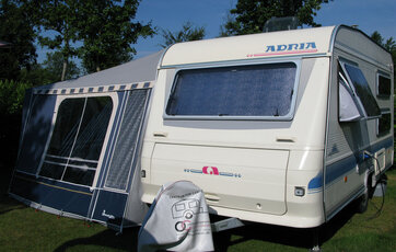 Campingvogn med telt