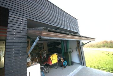 garage med ensartet facade