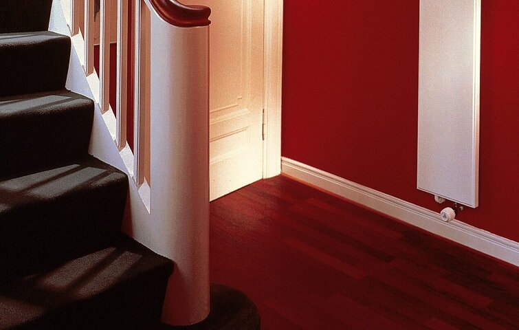 Høj, smal radiator