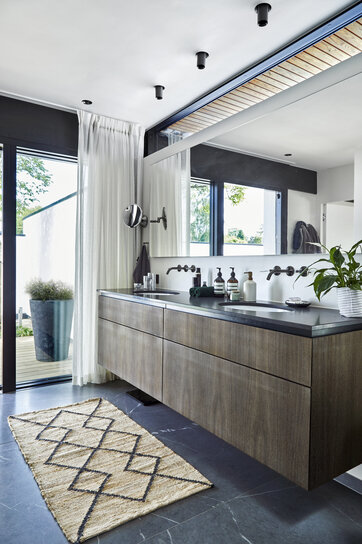 Bordplade af caesarstone på badeværelset