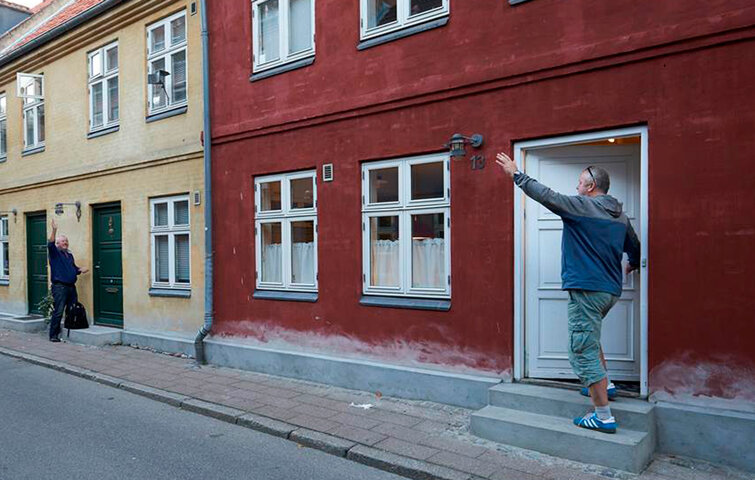 Sørg for, at du får et godt forhold til dine nye naboer, når du flytter. Foto: Tommy Verting