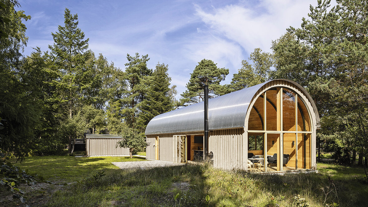 Cylinderformet sommerhus i træ