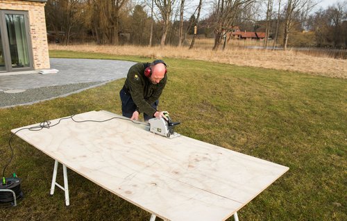 Skær pladerne med rundsaven
