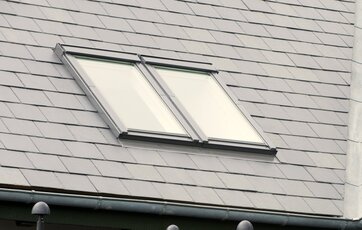 Naturskifertag med ovenlysvinduer
