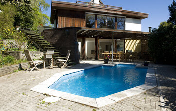 swimmingpool foran hus