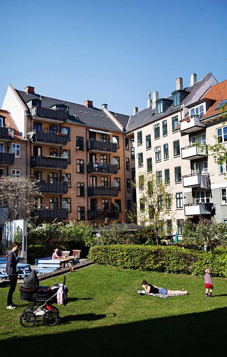 Lejligheder har gårdrum til deling for beboerne
